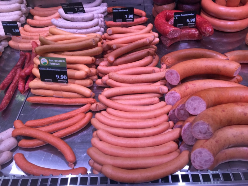 charcuterie-ROUBION-min_sausages_meat_butchery-1069321